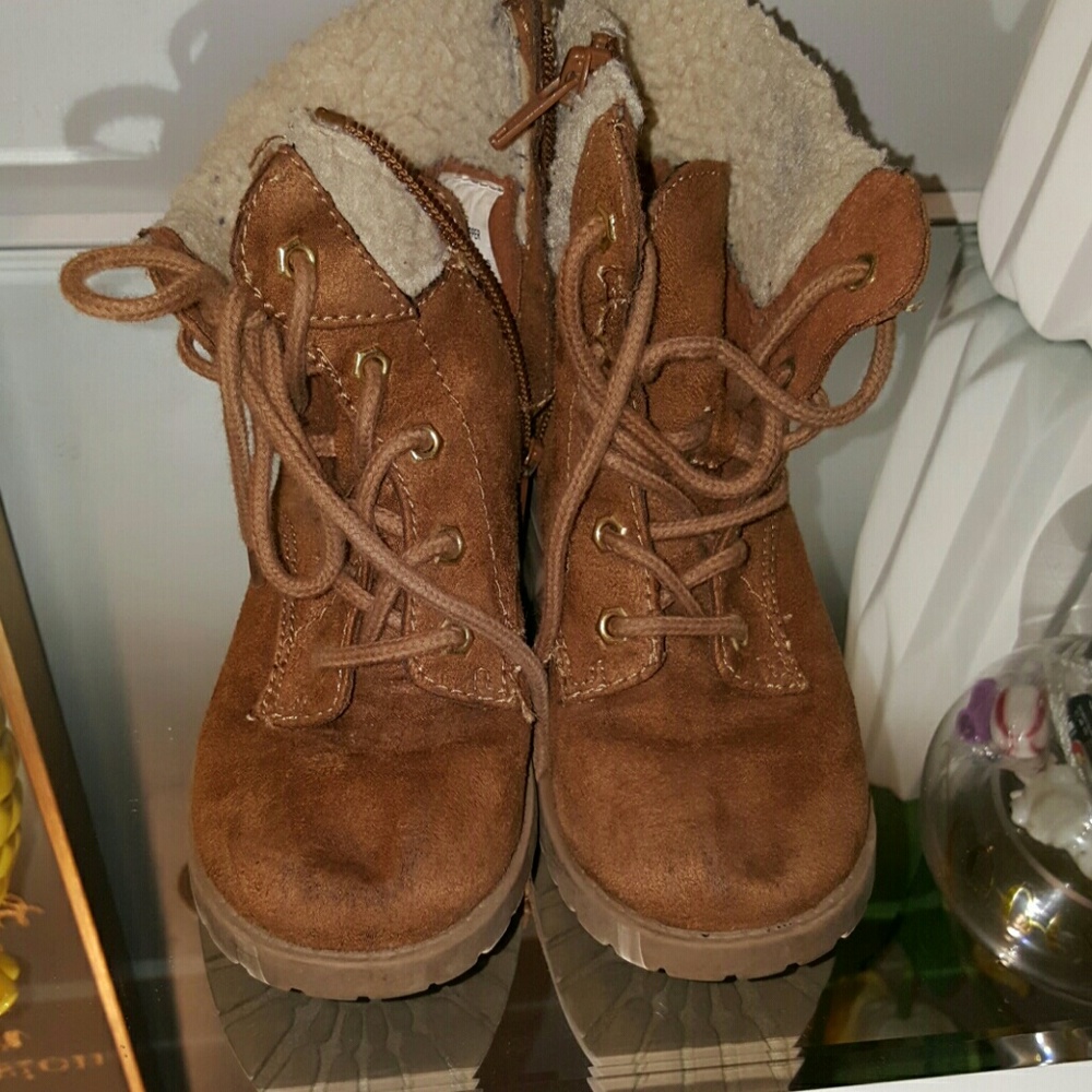 Girl's boots.